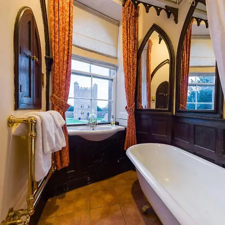Дом отдыха Lavish Holiday In Near Wild Rose Park *