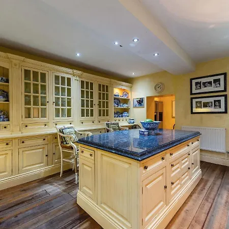 Lavish Holiday In Near Wild Rose Park *