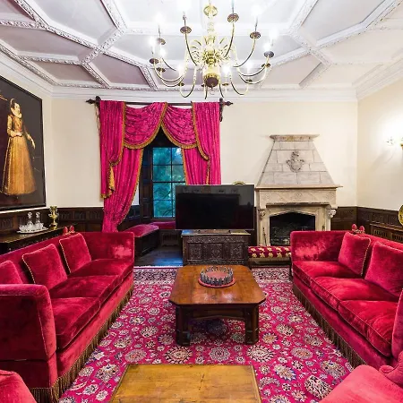 Дом отдыха Lavish Holiday In Near Wild Rose Park *
